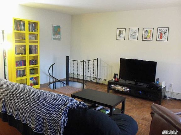 4th image of 88 Jamaica Dr