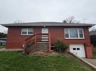 45 Oak Grove Dr, Dubuque, IA