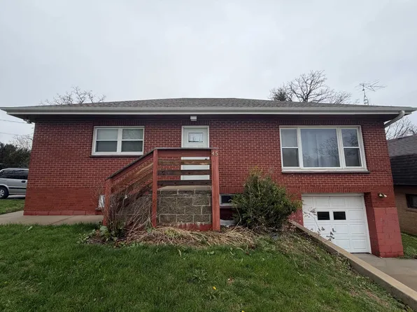 45 Oak Grove Dr, Dubuque, IA 52003