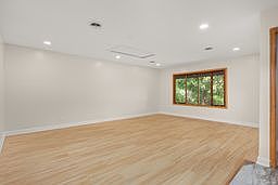 4th image of 501 Lafayette Ln