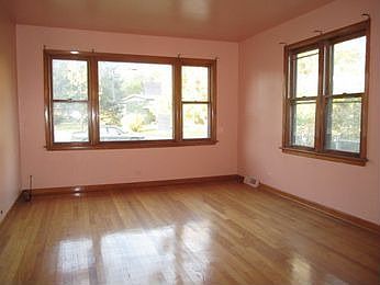 2nd image of 505 W Willow Gln