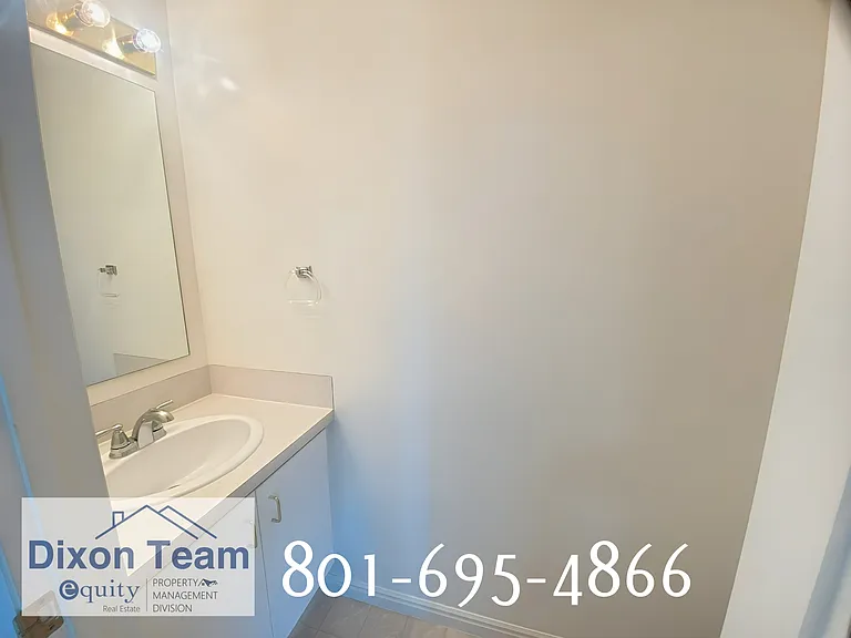 263 E 100 N — Photo 7