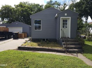 906 N 15th St, Bismarck, ND 58501