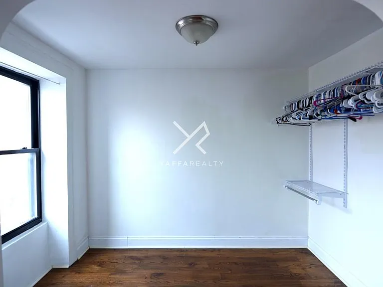 382 Halsey St #3 — Photo 3