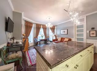 22 Leader Ln, Toronto, ON M5E0B2