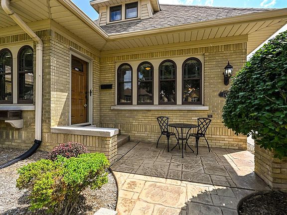 3rd image of 2454 Lefeber AVENUE