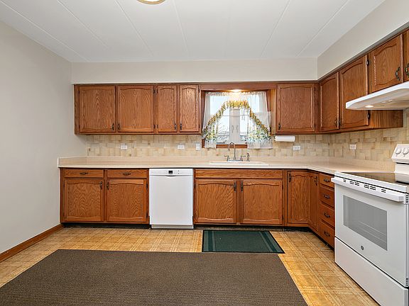 5th image of 11030 S Theresa Cir APT 1A
