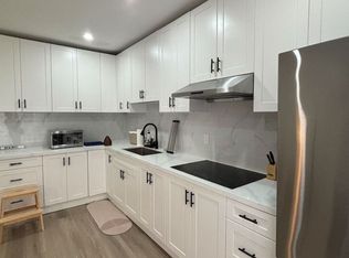138 Robert St #202, Toronto, ON M5S 2K3
