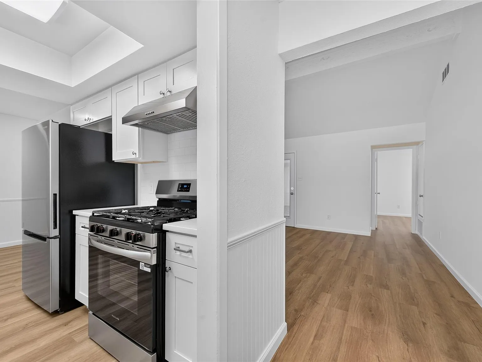 4 bed, 2.0 bath, 1403 sqft, $2,195 — Photo 3