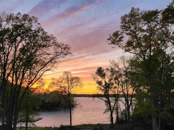 17930 Eastside Rd, Troup, TX 75789