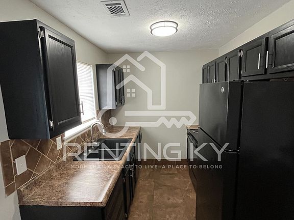 3rd image of 182 S Killarney Ln APT 1