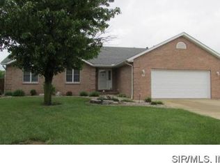 85 Falcon Dr, Highland, IL 62249