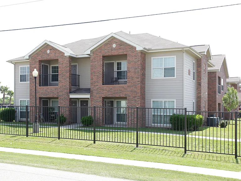 Freeport Oaks Apartments — Photo 21