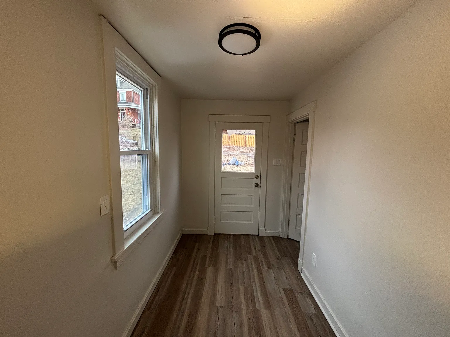 4 bed, 1872 sqft, $2,200 — Photo 4