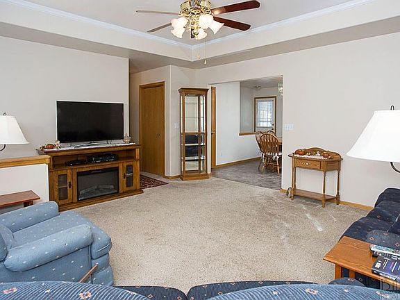 2nd image of 3757 Crater Lake Ave