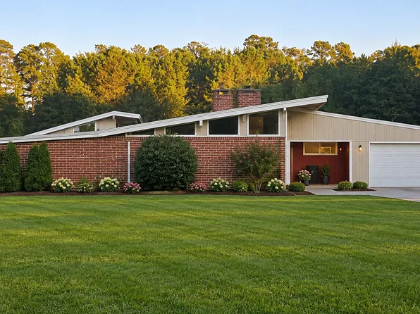 608 Barker Ten Mile Rd #608, Lumberton, NC 28358