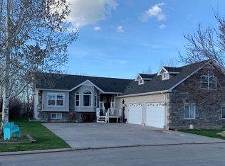 310 River Bend Dr, Mountain View, WY 82939