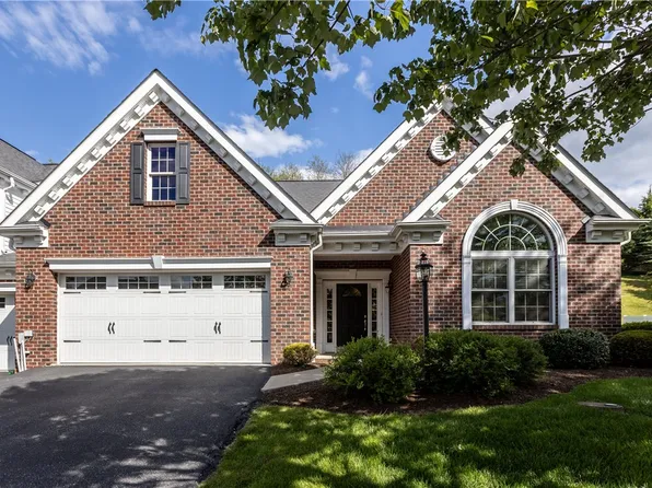 1414 Willowbrook Dr, Washington, PA 15301
