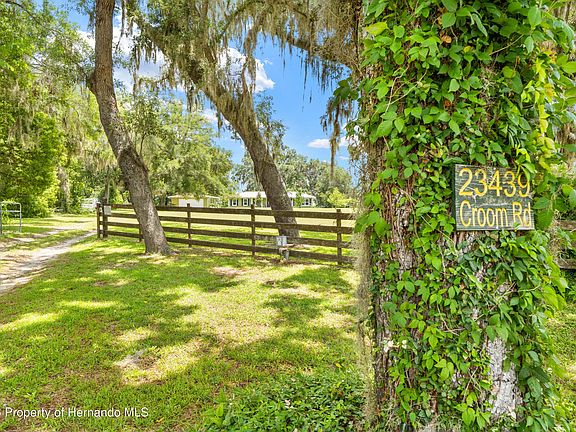 3rd image of 23439 Croom Rd