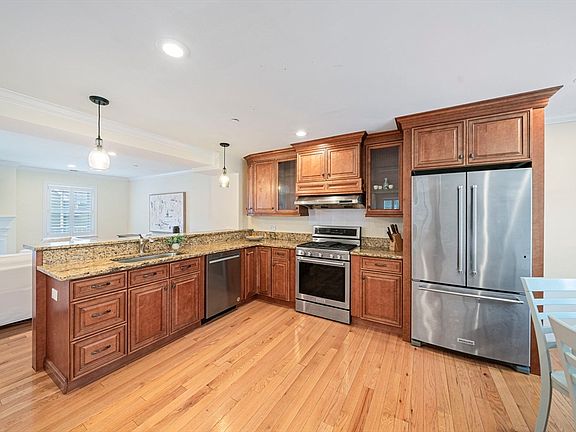 4th image of 205 Elm St #9