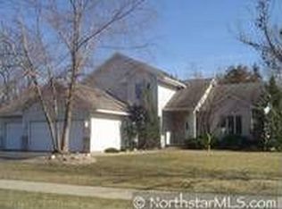 1055 Falls Curv, Chaska, MN 55318