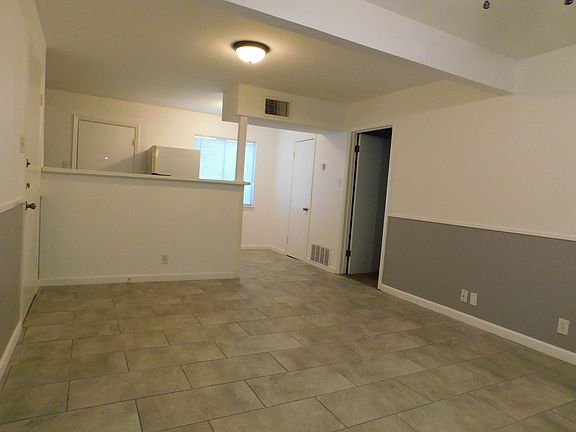 3rd image of 401 Betchan St APT 3B