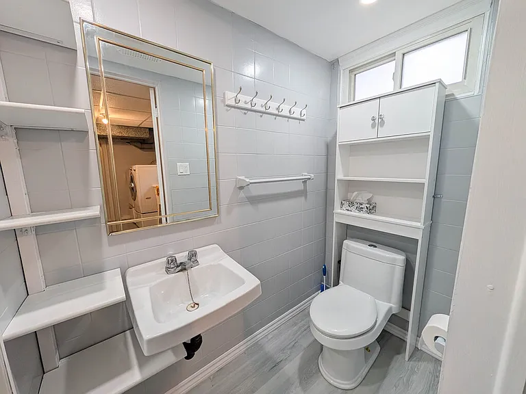 127 Westwood Cres #2 — Photo 13