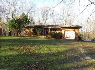9732 Glenstone Dr, Kirtland, OH 44094