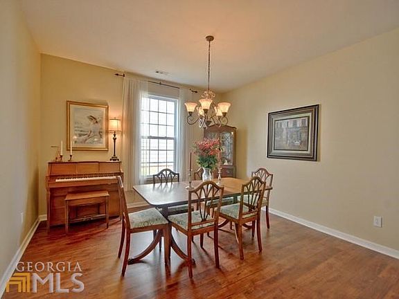 5th image of 229 Independence Ln