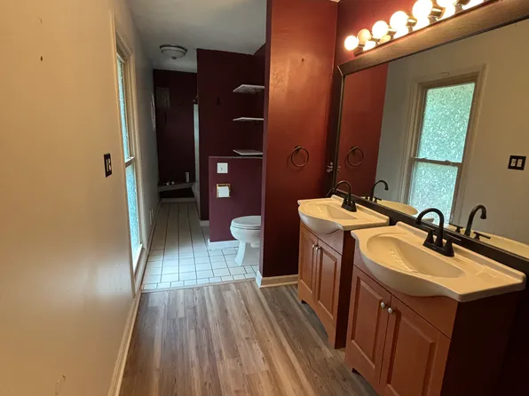15 Tamarack Ln, Jeffersonville, IN 47130