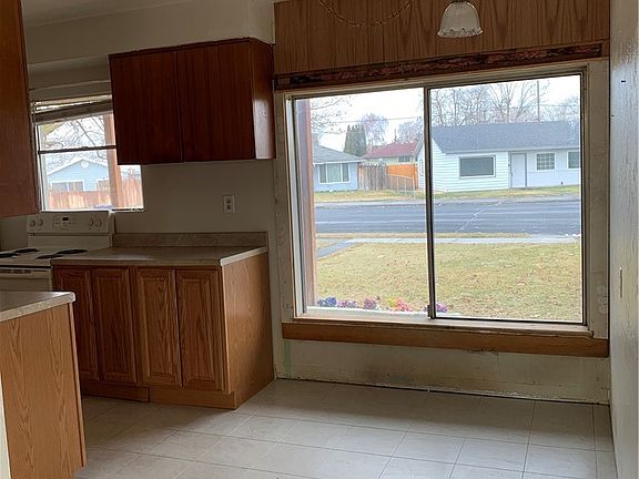 3rd image of 1123 W Lakeside Dr