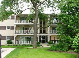 925 8th Ave APT 11, La Grange, IL 60525