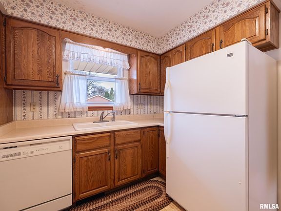 5th image of 1903 Saint Clair Dr