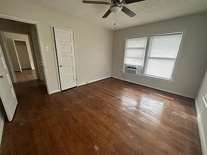 4402 Roseland St — Photo 11