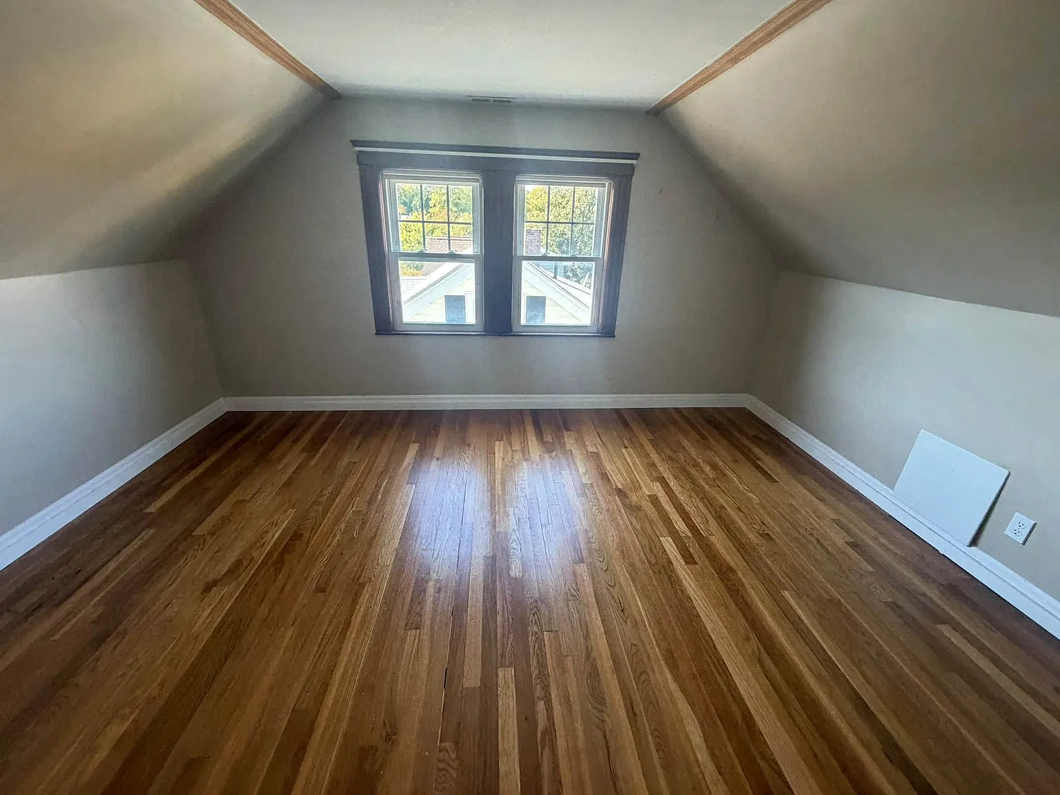 4 bed, 999 sqft, $3,800 — Photo 2