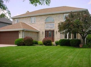 1067 Parkview Cir, Carol Stream, IL 60188