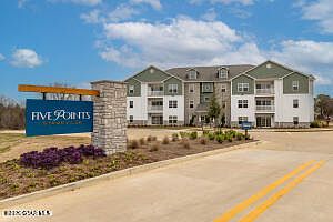 1st image of 77 Graham Rd #203
