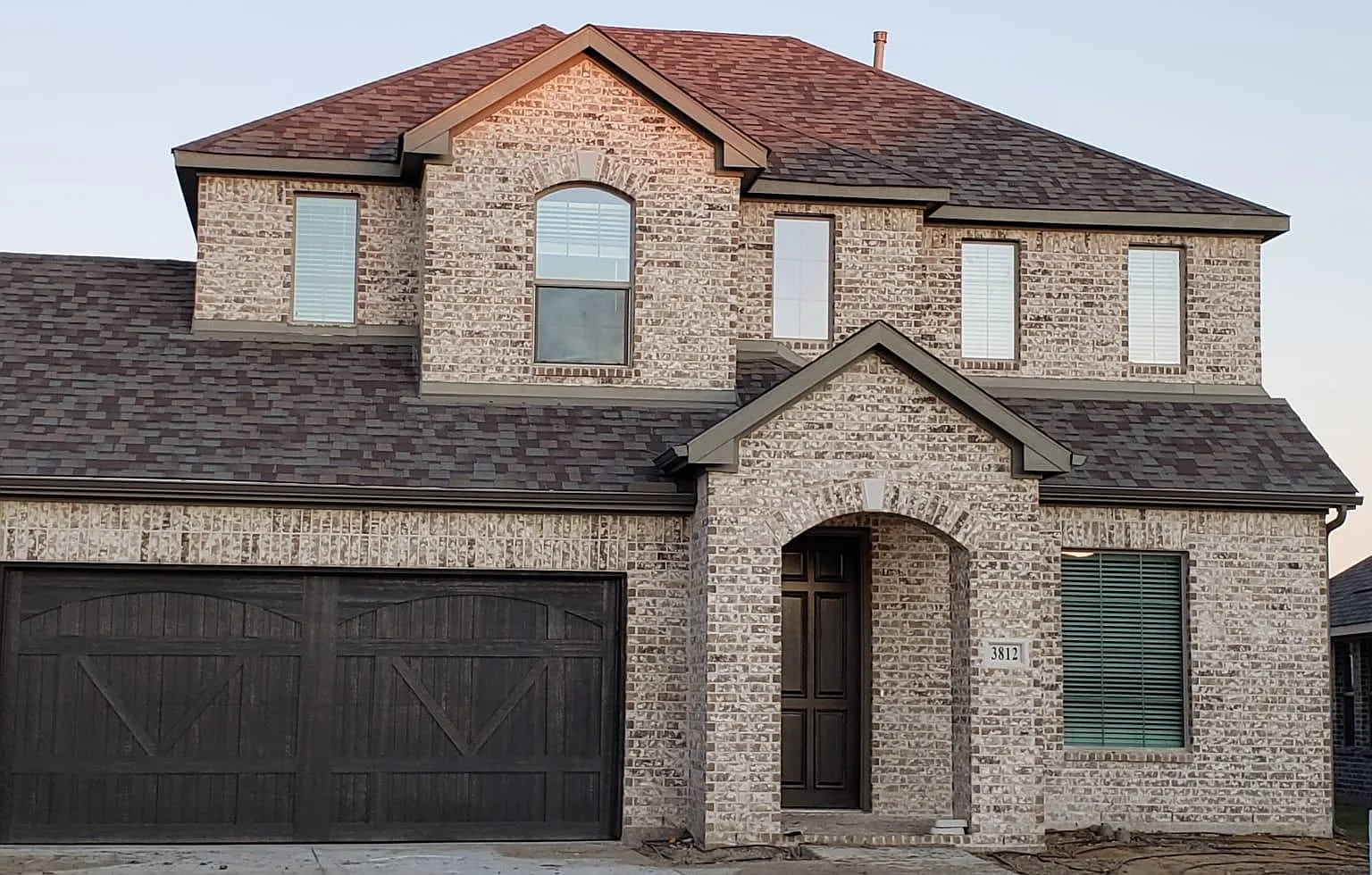 4 bed, 2.5 bath, 2692 sqft, $3,000 — Photo 1