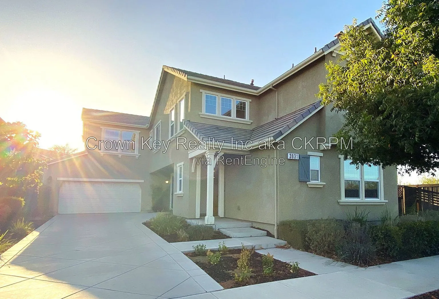 4 bed, 4.0 bath, 3005 sqft, $3,500 — Photo 1