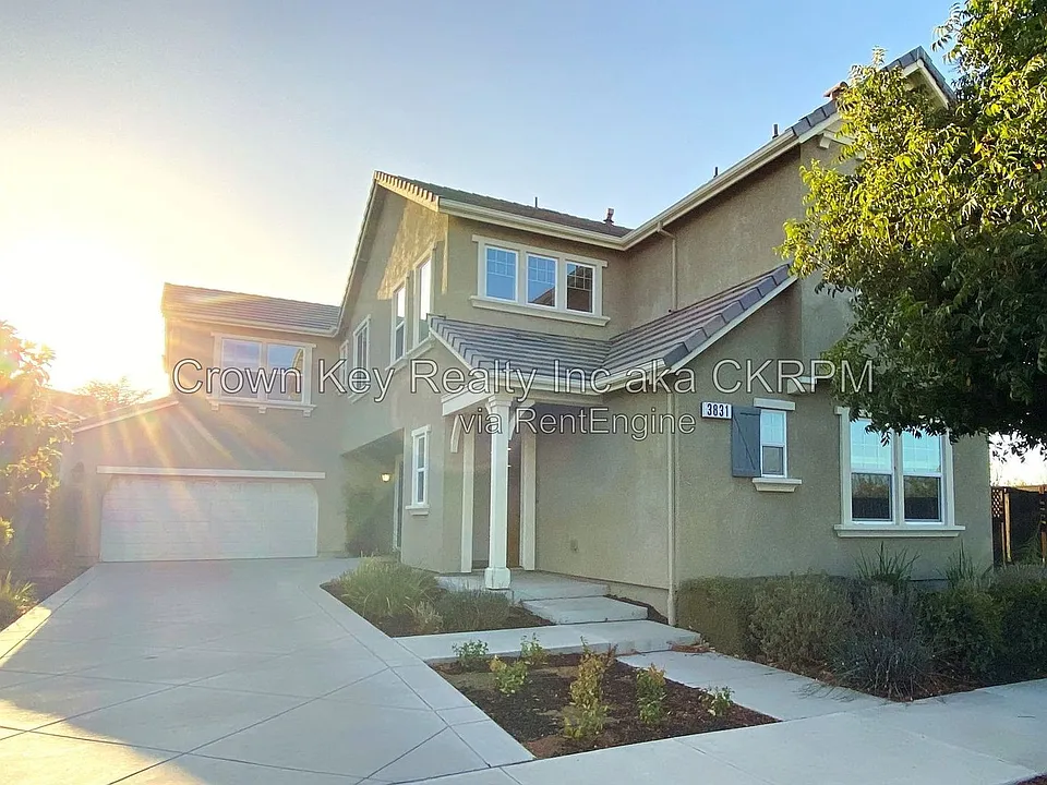3831 Comstock Pl