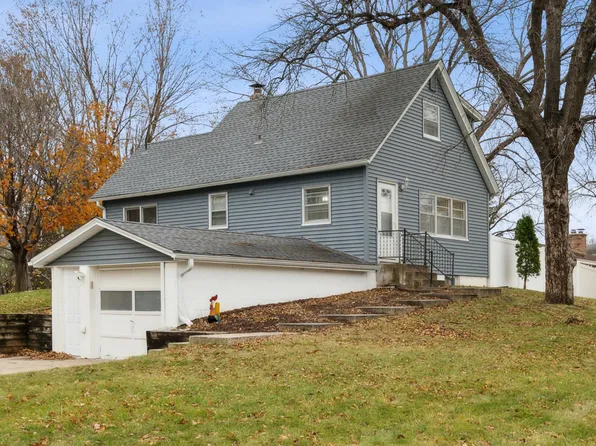 204 W 77th St, Chanhassen, MN 55317