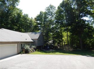 12884 Vincent Dr, Chesterland, OH 44026