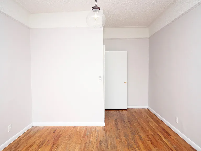 270 Grand St #14 — Photo 10