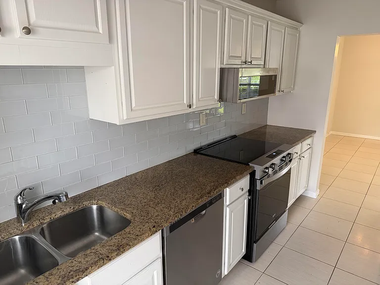 2051 NE 56th St #2 — Photo 7