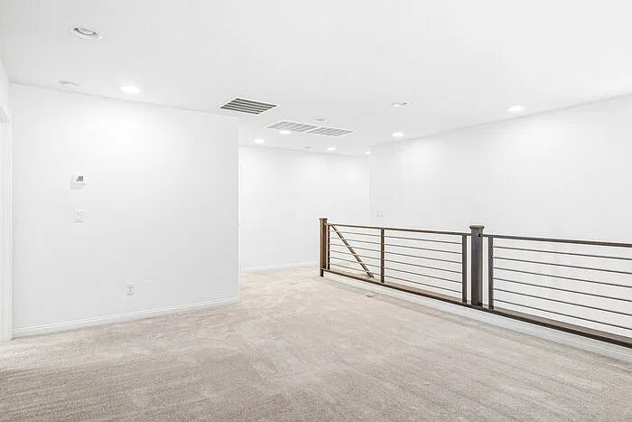 4 bed, 2.5 bath, 2240 sqft, $3,000 — Photo 2
