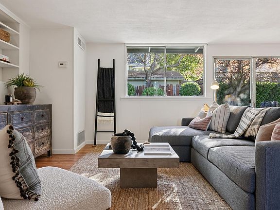 5th image of 26 Venetia Meadows