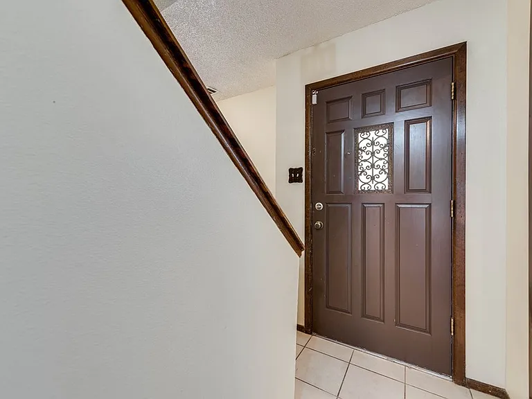 3245 Preston Dr — Photo 4