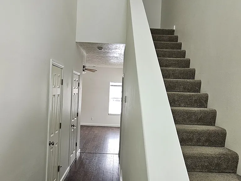 402 Par Ave — Photo 12