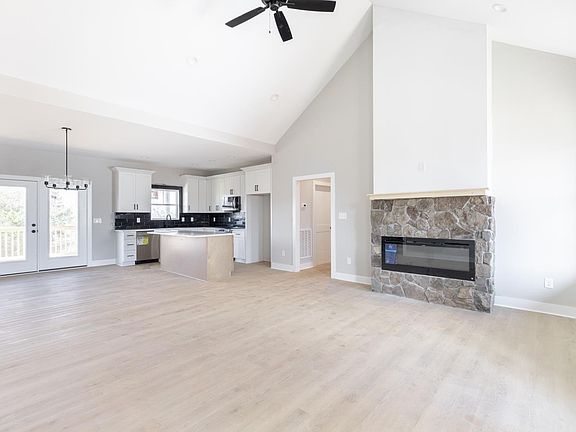 3rd image of 50 Hawkins Ridge Rd E