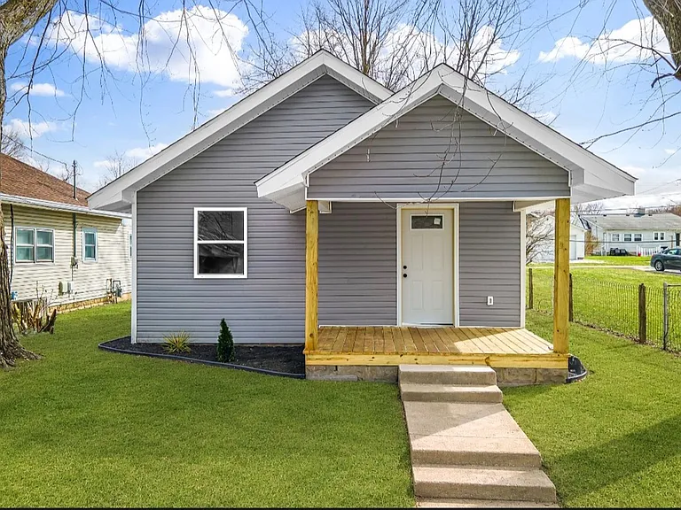913 W Virginia Ave — Photo 2